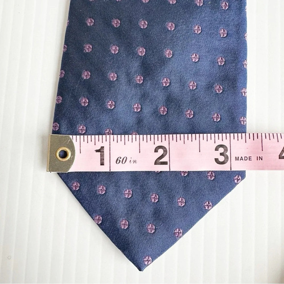 Brooks Brothers 346 Pure Silk Tie Blue with Small Purple Flowers Made In USA - Picture 6 of 7